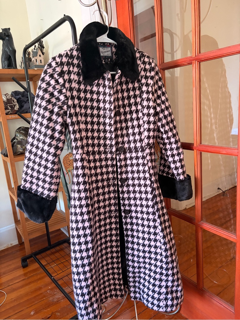 Vintage Rothschild Pink & Black Houndstooth Coat w/faux fur trim- SIZE XS